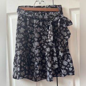 MICHAEL KORS Chic Black and White Floral Skirt (XS)